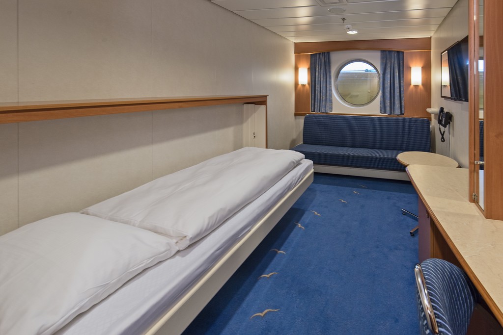 Hertigruten MS Midnatsol Polar Outside Upper Deck 1.jpg